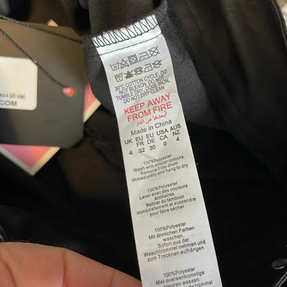 PRETTYLITTLETHING NWT Black Twill Pocket Detail High  Waist Cargo Pants Size 0 - Picture 10 of 12